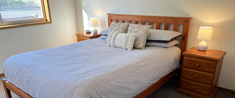 Main bed 60 Franklin Street Swansea Tas API Leisure & Lifestyle.jpg